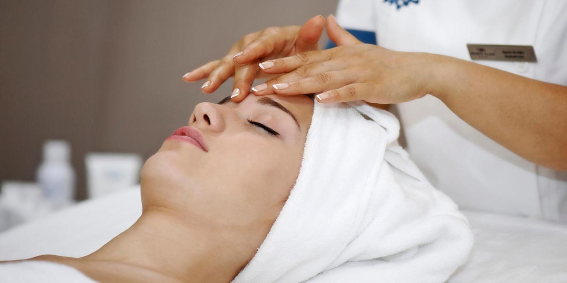 Crowne Plaza Bursa Convention Center & Thermal Spa By Ihg Exterior photo A woman receiving a facial